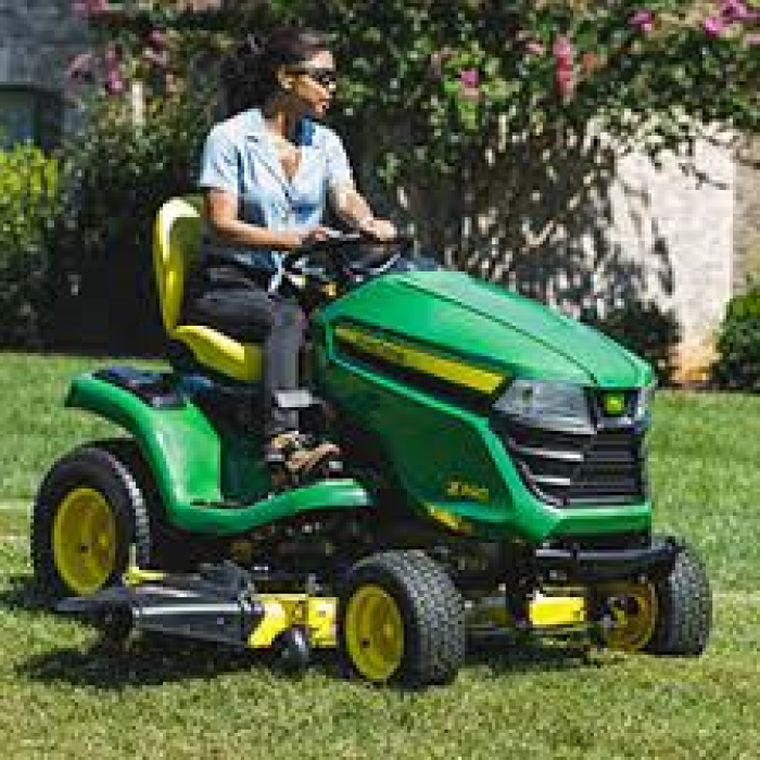 Газонокосарка John Deere X380	