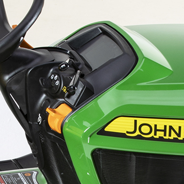 Газонокосарка John Deere X590	