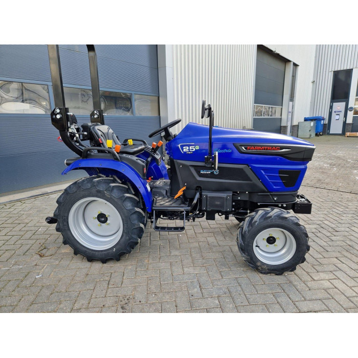 Трактор Farmtrac 26	