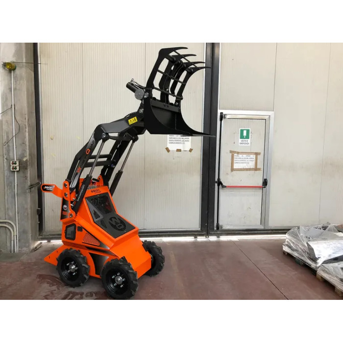 WorkyQuad SSQ11 PLUS skid steer loader